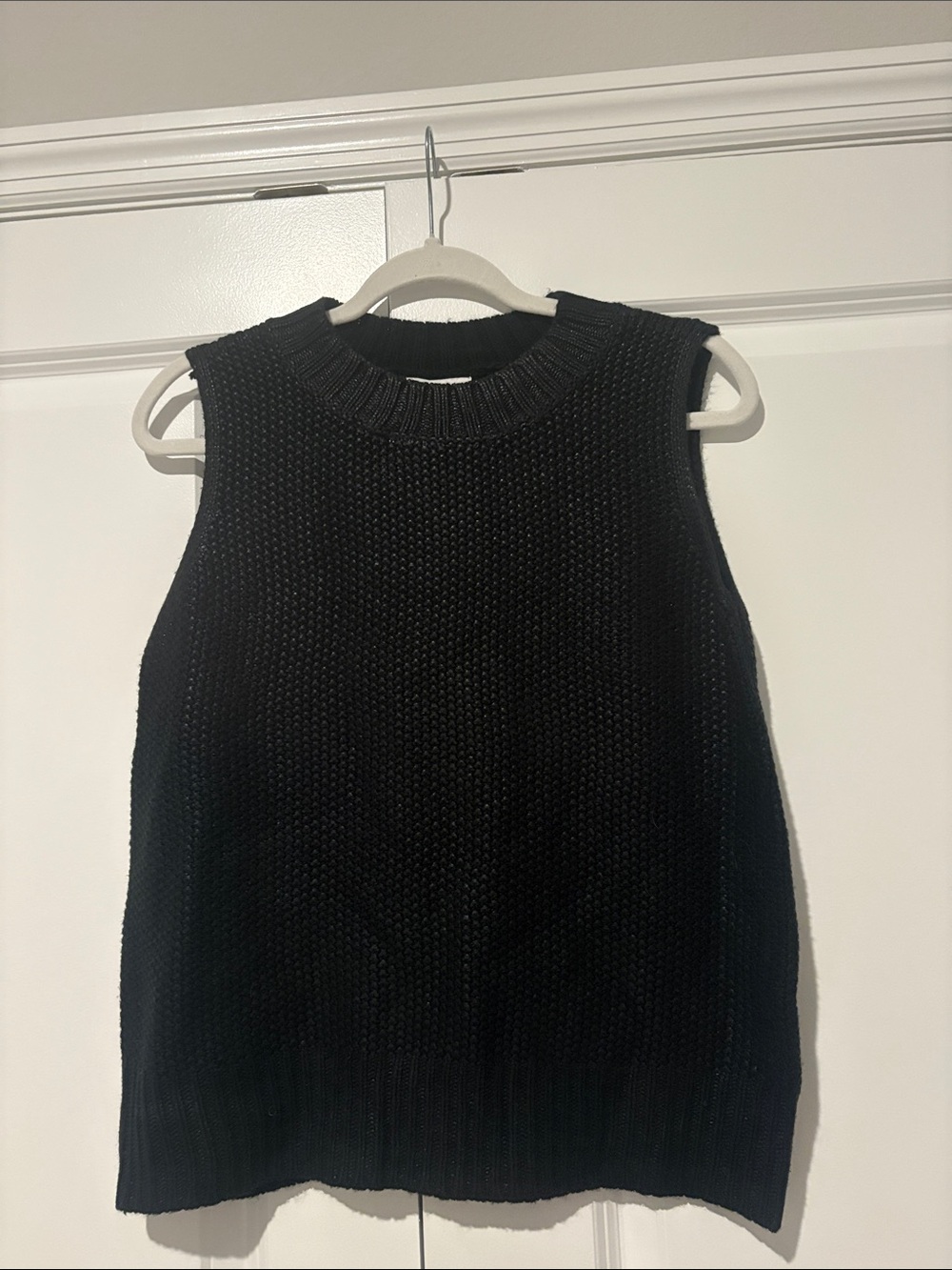 Bar III Black Sleeveless Knit Muscle Tee